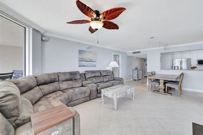 APT-1404 - 5049 N Highway A1a, Condo with 3 bedrooms, 2 bathrooms and null parking in Hutchinson Island FL | Image 23