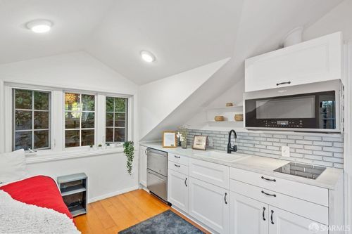 111 Fey Dr, Burlingame, CA, 94010-6026 | Card Image