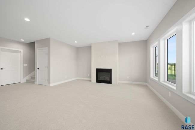 6604 E Hawker Cir, House other with 5 bedrooms, 4 bathrooms and null parking in Sioux Falls SD | Image 38
