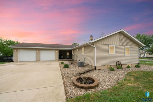 350 W Maple St, Edgerton, MN, 56128-2740 | Card Image