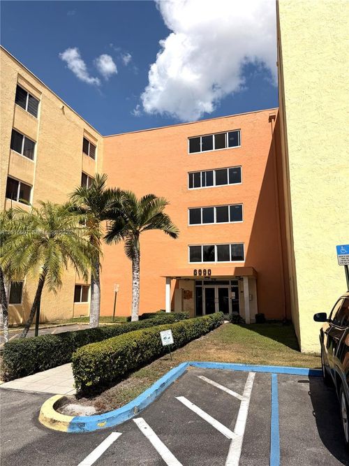 4-210a-6990 Nw 186th St, Hialeah, FL, 33015 | Card Image