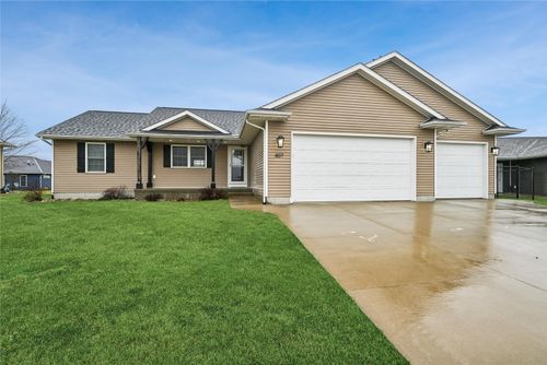 807 Juniper Dr, Independence, IA, 50644-9716 | Card Image