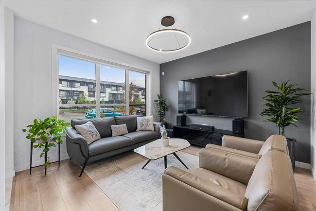 2213 77 Street Sw, Townhouse with 2 bedrooms, 3 bathrooms and 2 parking in Calgary AB | Image 6