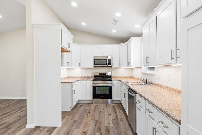 715 Apple Dr, House other with 3 bedrooms, 2 bathrooms and 2 parking in Livingston TN | Image 7