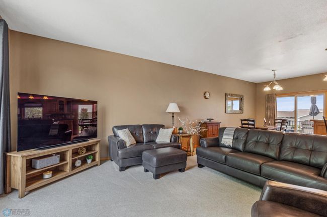 Living Room | Image 11