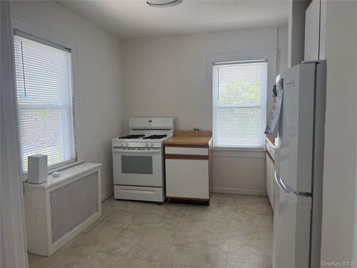 74 Lexington Ave, Franklin Square, NY, 11010-2830 | Card Image