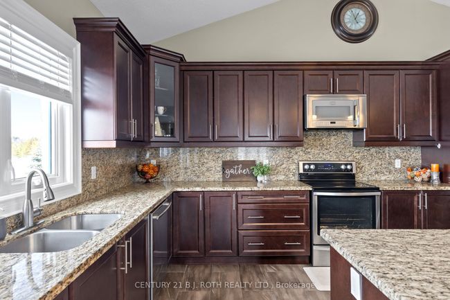 10 Brolley Cres, House other with 4 bedrooms, 4 bathrooms and 10 parking in Thornton ON | Image 10