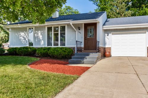 1046 N Wuthering Hills Dr, Janesville, WI, 53546-1744 | Card Image