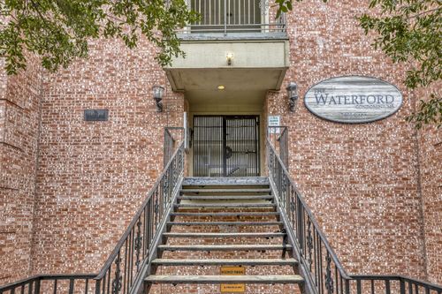 apt-100-2401 Leon St, Austin, TX, 78705-4634 | Card Image