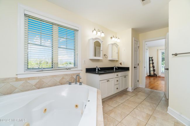5 West Ct, House other with 6 bedrooms, 5 bathrooms and 1 parking in Pine Knoll Shores NC | Image 34