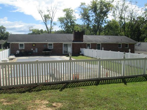 102 W Bridges St, Landrum, SC, 29356-1806 | Card Image