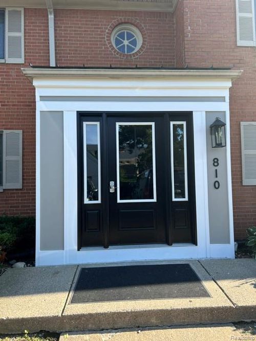 810 Plate St, Rochester, MI, 48307-1658 | Card Image