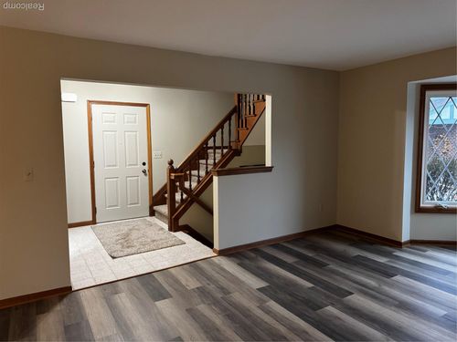 15721 Huntcliff Dr, Macomb, MI, 48044-3855 | Card Image