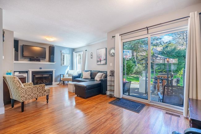 8575 Woodgrove Place, Townhouse with 4 bedrooms, 3 bathrooms and 3 parking in Burnaby BC | Image 5