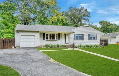 6 Willow St, Centereach, NY, 11720-1724 | Card Image