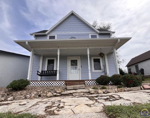 611 Delaware St, Oskaloosa, KS, 66066-5431 | Card Image