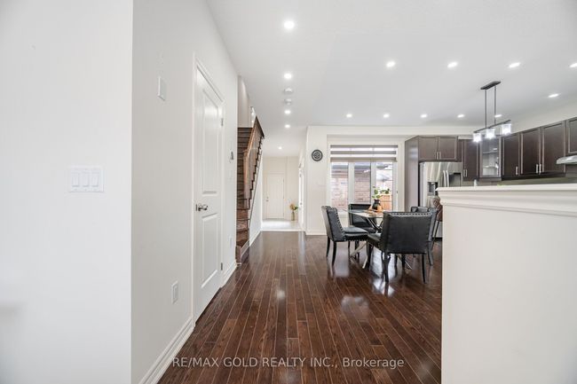 50 Block Rd, House attached with 4 bedrooms, 3 bathrooms and 1 parking in Brampton ON | Image 5