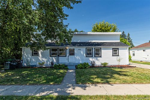 8280 Pine St, Taylor, MI, 48180-2252 | Card Image