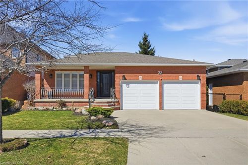 32 Highbury Dr, Stoney Creek, ON, L8J2T4 | Card Image