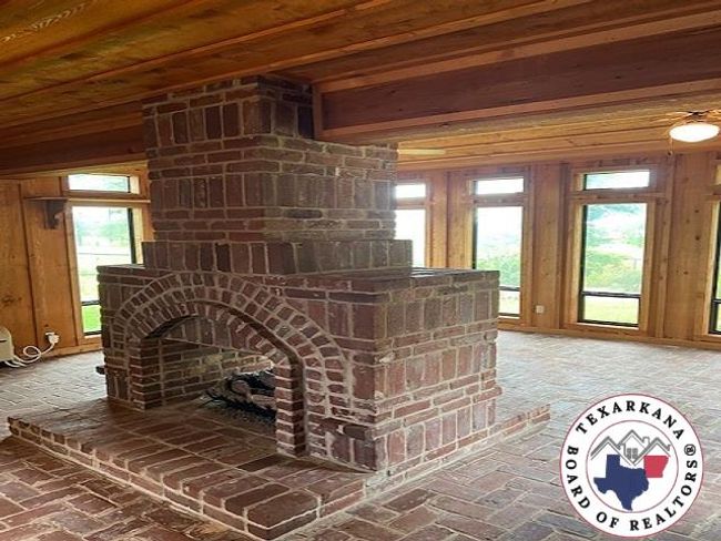 327 Crudip Ln, Home with 2 bedrooms, 2 bathrooms and null parking in Texarkana TX | Image 16