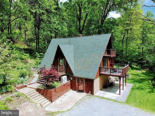 1431 Erickson Dr, Johnstown, PA, 15904-4201 | Card Image