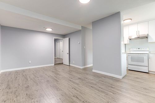 811 Duthie Ave, Burnaby, BC, V5A2P9 | Card Image