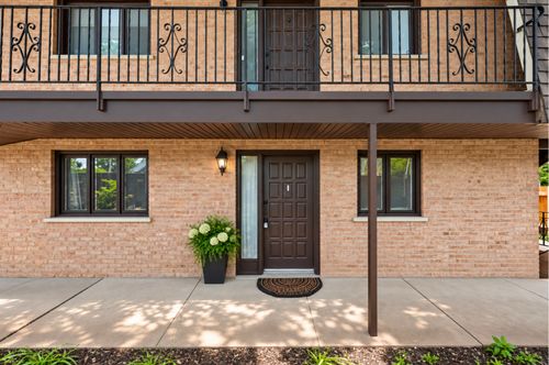 1c-520 E Main St, Barrington, IL, 60010-3385 | Card Image