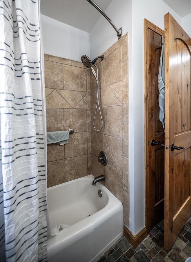 5415 Lincoln St Hampton MN-large-024-001-Bathroom-731x1000-72dpi.jpg | Image 15