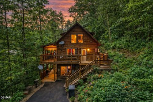 4211 Bruce Ogle Way, Pigeon Forge, TN, 37863-4535 | Card Image