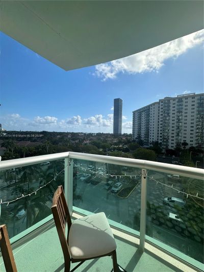 614 - 19380 Collins Ave, Condo with 1 bedrooms, 1 bathrooms and null parking in Sunny Isles Beach FL | Image 2