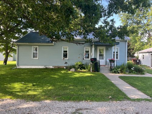 605 W Wayne St, Le Roy, IL, 61752-1056 | Card Image