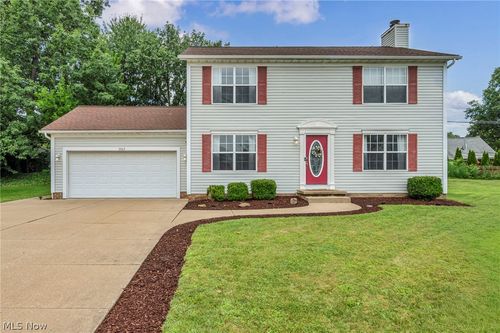 1062 Mcshane Dr, Cuyahoga Falls, OH, 44221-5399 | Card Image