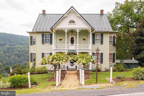 675 Cliff St, HARPERS FERRY, WV, 25425-7068 | Card Image