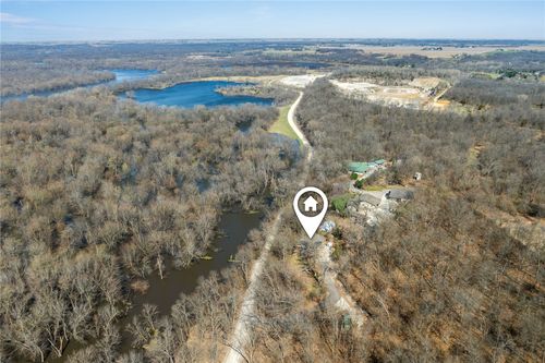 2576 58th Street Ln, Vinton, IA, 52349-9357 | Card Image