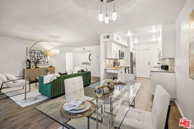 APT-114 - 1121 N Olive Dr, Condo with 1 bedrooms, 1 bathrooms and 1 parking in West Hollywood CA | Image 5