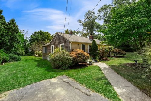 730 Congdon Hill Rd, Saunderstown, RI, 02874-2011 | Card Image