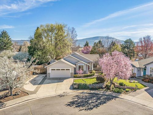 3524 Shawna Dr, Medford, OR, 97504-9630 | Card Image