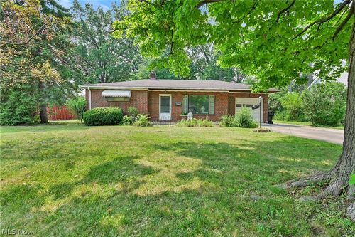 6244 Eavenson Rd, Brook Park, OH, 44142-1438 | Card Image