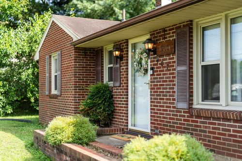 407 8th St, GROTTOES, VA, 24441-1727 | Card Image