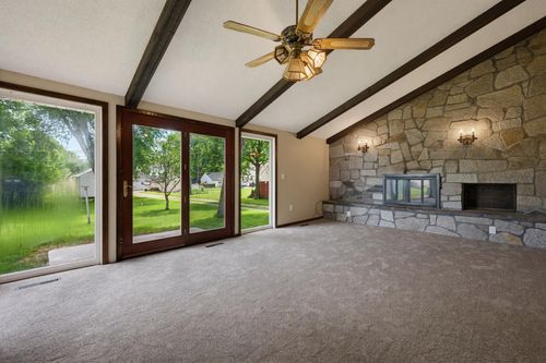 821 Ash Ave, Bird Island, MN, 55310-3040 | Card Image