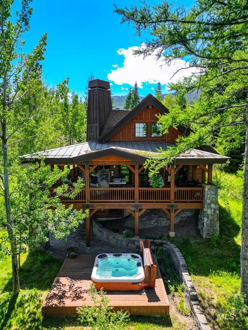 16 Haystack Ct, Donnelly, ID, 83615-7701 | Card Image
