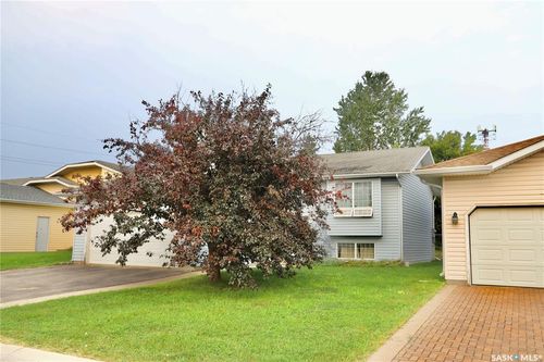 3120 5th Ave E, Prince Albert, SK, S6V8C4 | Card Image