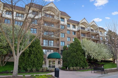 604a-15 S Pine St, Mount Prospect, IL, 60056-3147 | Card Image