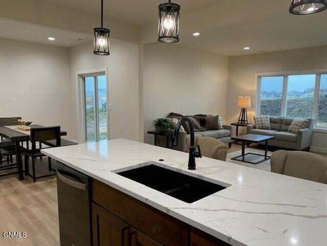 2912 Peach Tree Dr, Townhouse with 2 bedrooms, 2 bathrooms and null parking in Bismarck ND | Image 12