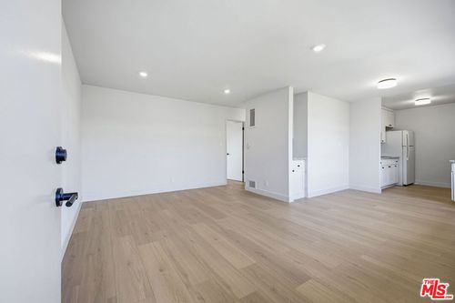 18-1701 Westmoreland Boulevard, Los Angeles, CA, 90006 | Card Image