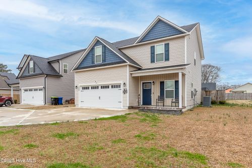 304 E Franck St, Richlands, NC, 28574-7396 | Card Image