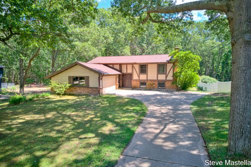 18746 N Fruitport Road, Spring Lake, MI, 49456 | Card Image