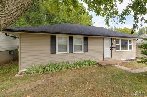 9417 Romaine Ave, Overland, MO, 63114-3923 | Card Image