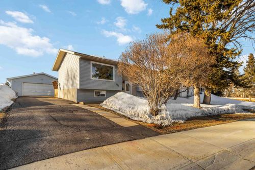 104 Siesta Gdns, Fort Mcmurray, AB, T9H2Z2 | Card Image