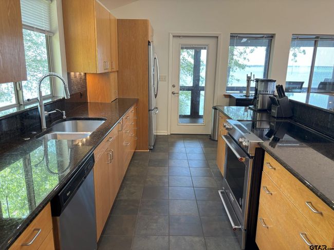 20998 Kiva Cir, House other with 3 bedrooms, 4 bathrooms and null parking in Flint TX | Image 10